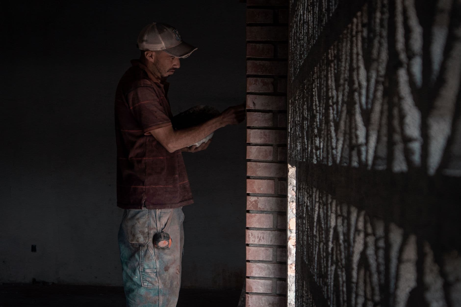 Détail de finitions de maçonnerie sur un mur extérieur